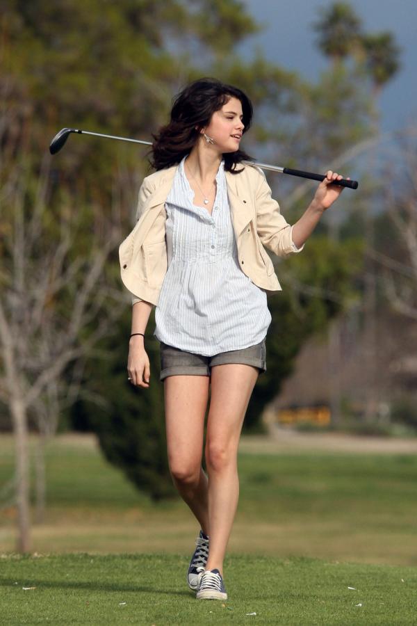 selena gomez and nick jonas golfing. Nick Jonas amp; Selena Gomez GOLF